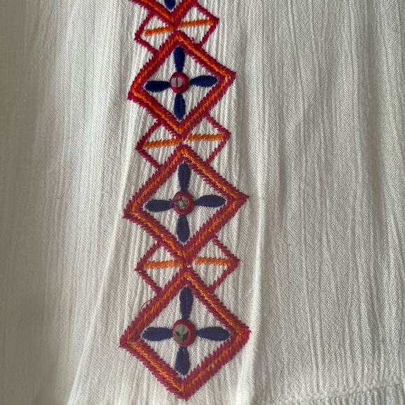 A. F. Fashion white gauze dress size large with some geometric decor. - Picture 13 of 13